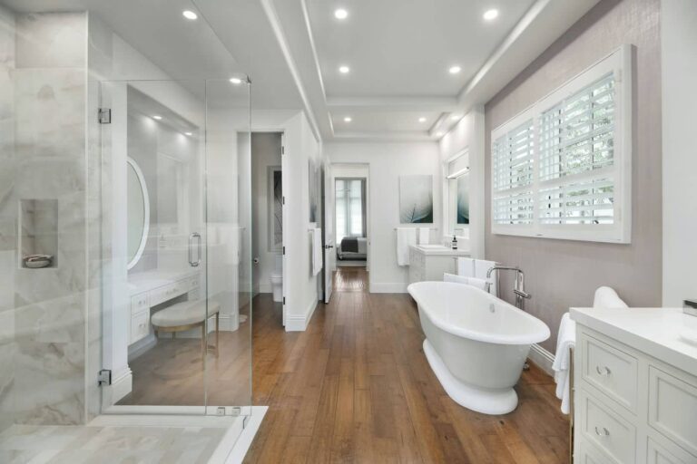 The Role of Simplicity and Elegance in a Timeless Master Bathroom ...